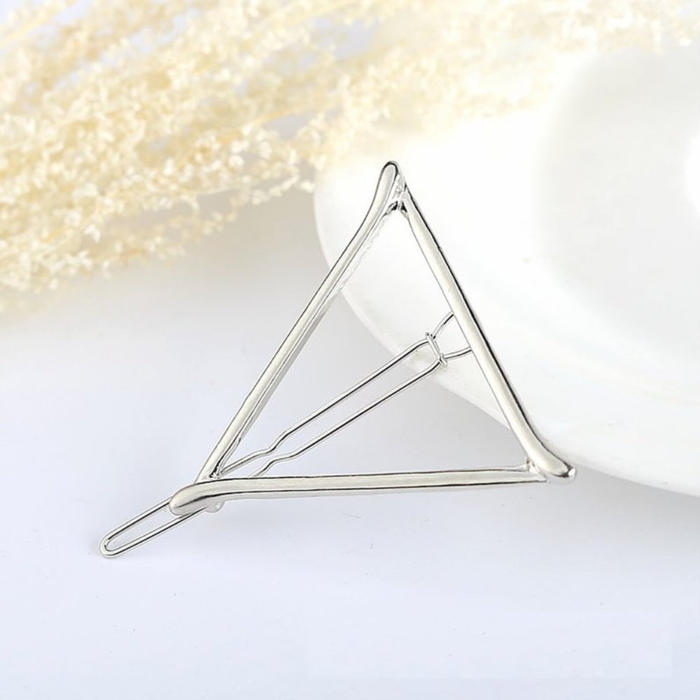 “3 Points" Minimalist Triangle Geometric Hair Clip - Picture 6 of 8